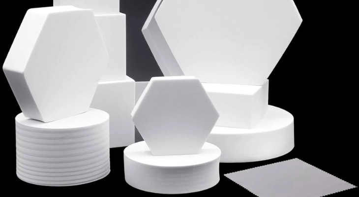 Set of white background board help in enhancing product photos with a clean, professional look