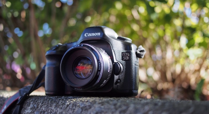 A guide to investing in a perfect DSLR camera for product photographs and professional shots